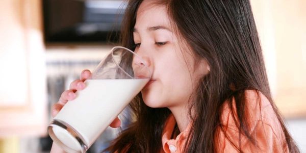 ¿Aumenta la leche la producción de mocos en los niños?