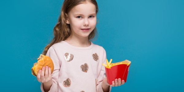¿Cómo afecta la comida rápida a la salud de los niños?